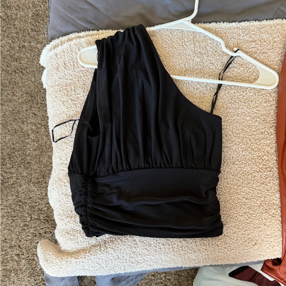 Bundle One-Shoulder Top